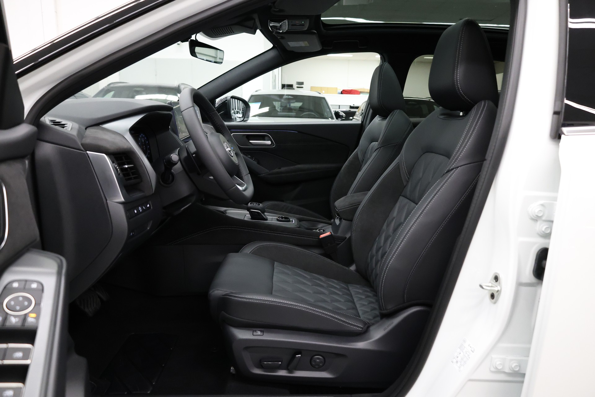 NISSAN Qashqai 1.3 DIG-T Tekna+ 4x4-image-14