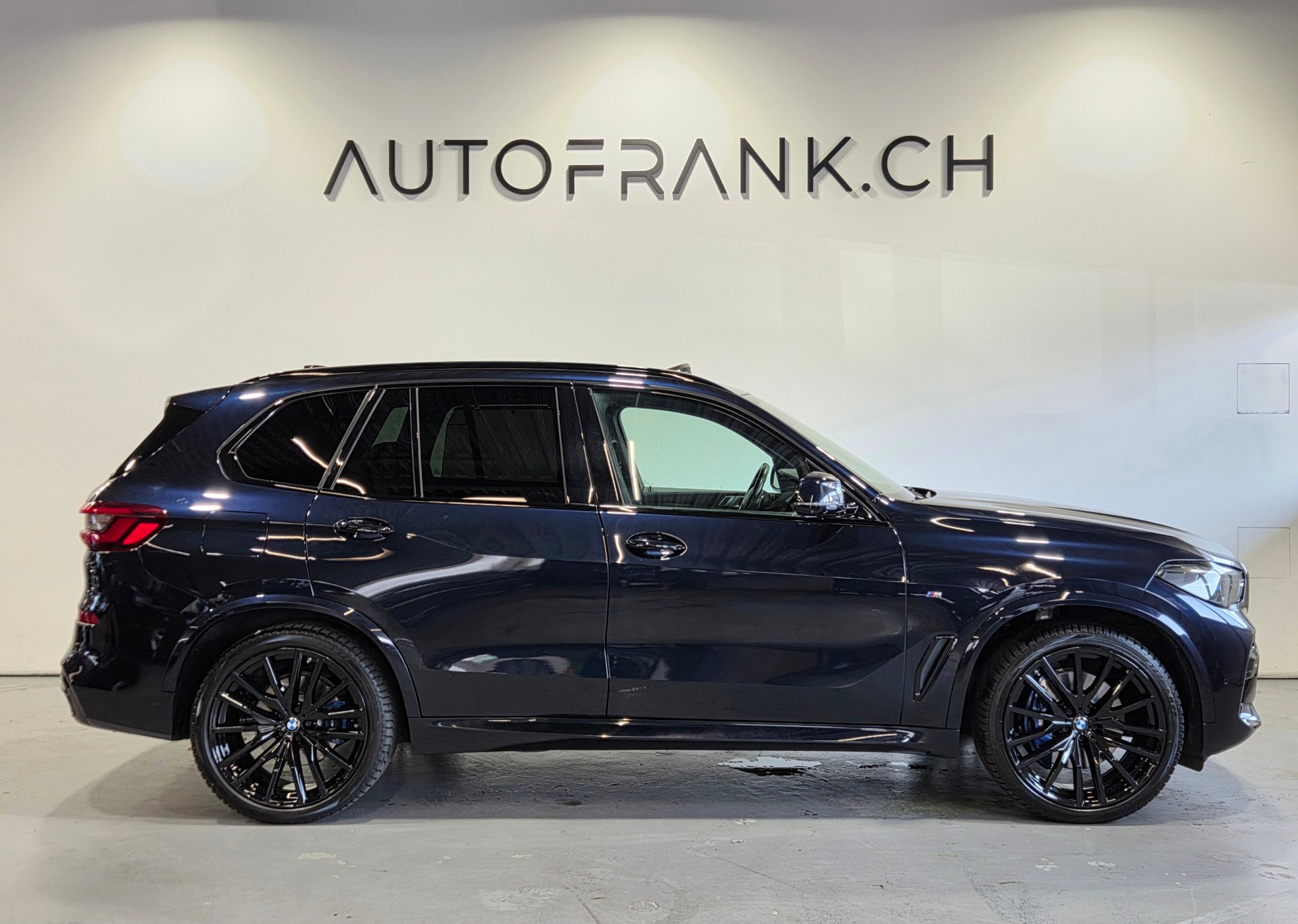 BMW X5 40i xDrive M-Sport-showroom-element-1