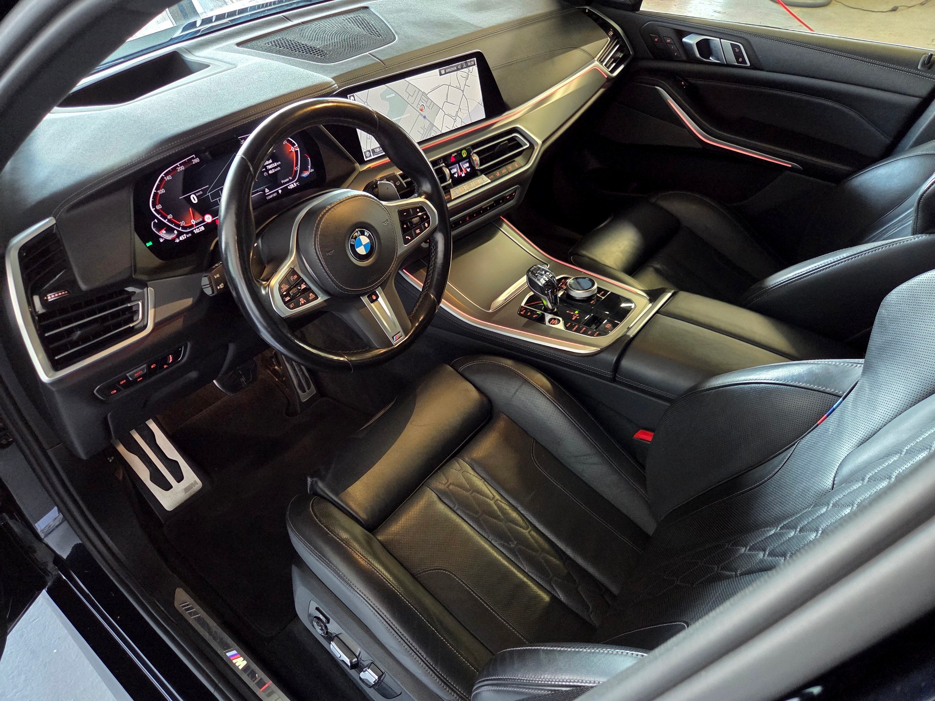 BMW X5 40i xDrive M-Sport-showroom-element-3