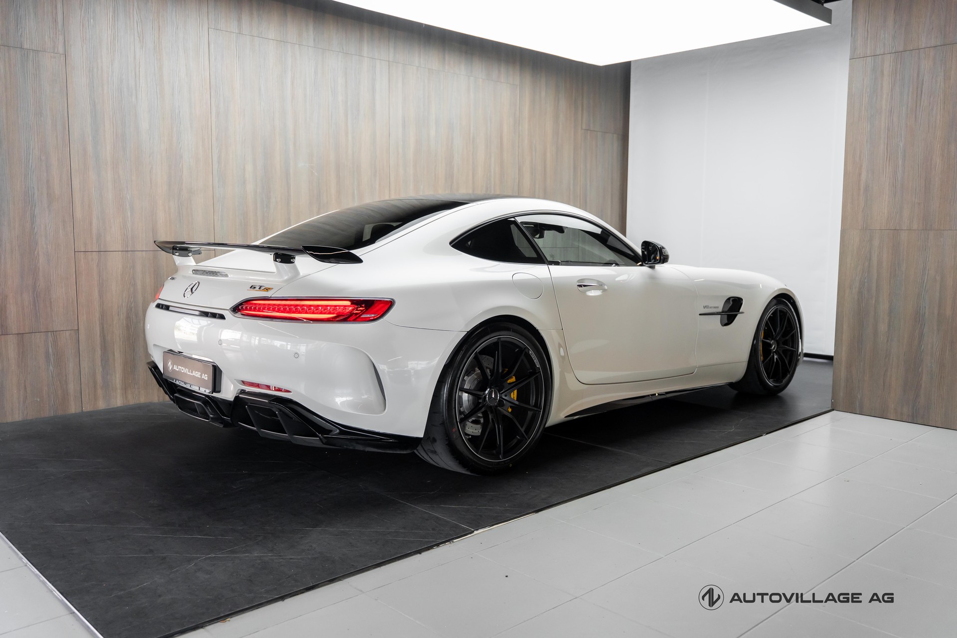 MERCEDES-BENZ AMG GT R Speedshift DCT-showroom-element-1
