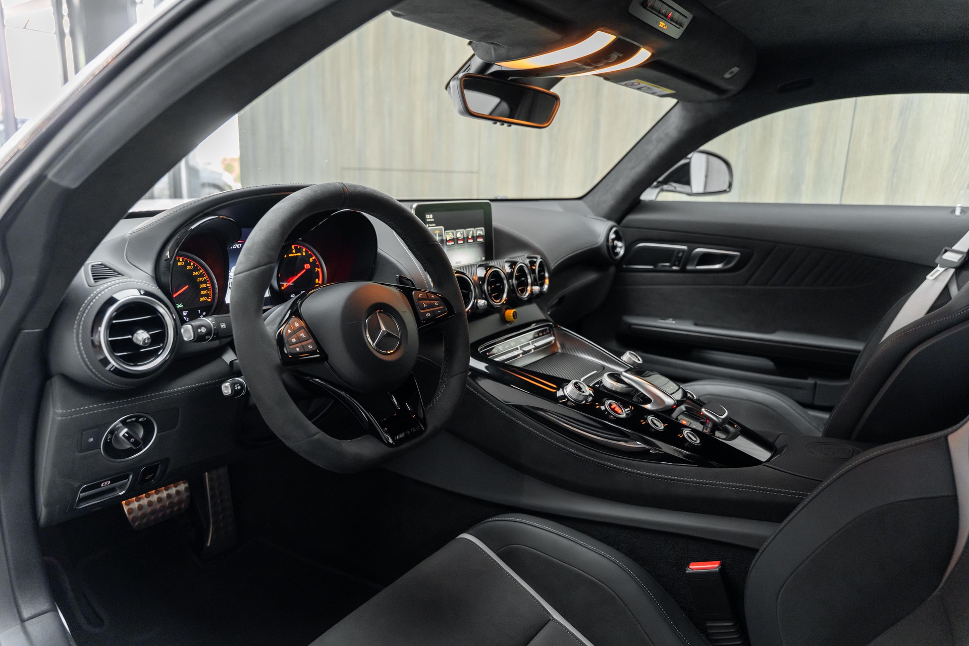 MERCEDES-BENZ AMG GT R Speedshift DCT-showroom-element-3