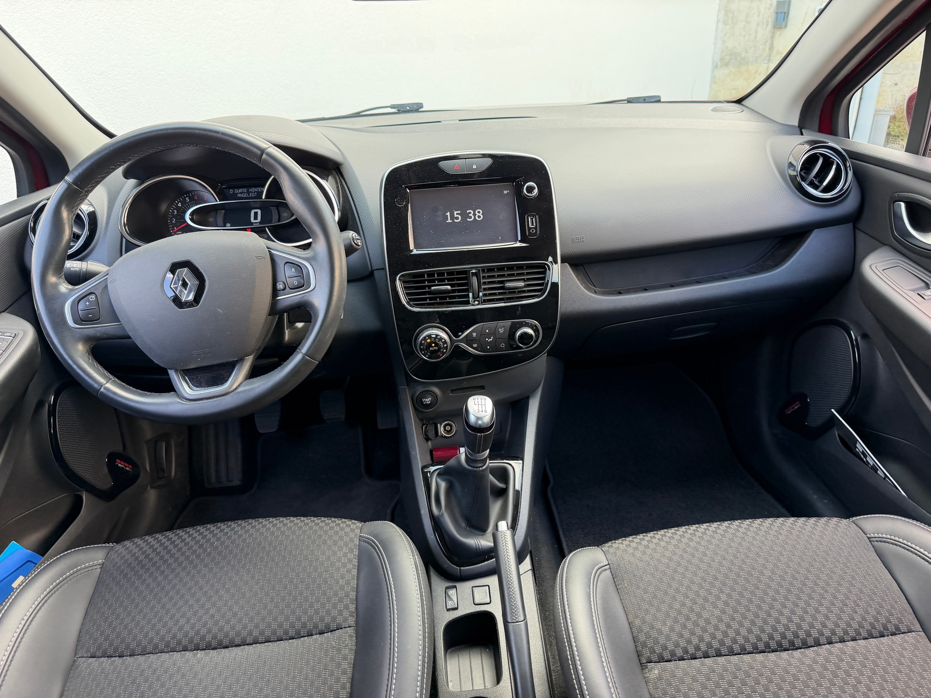 RENAULT Clio 1.2 TCe 120 Intens S/S-image-11