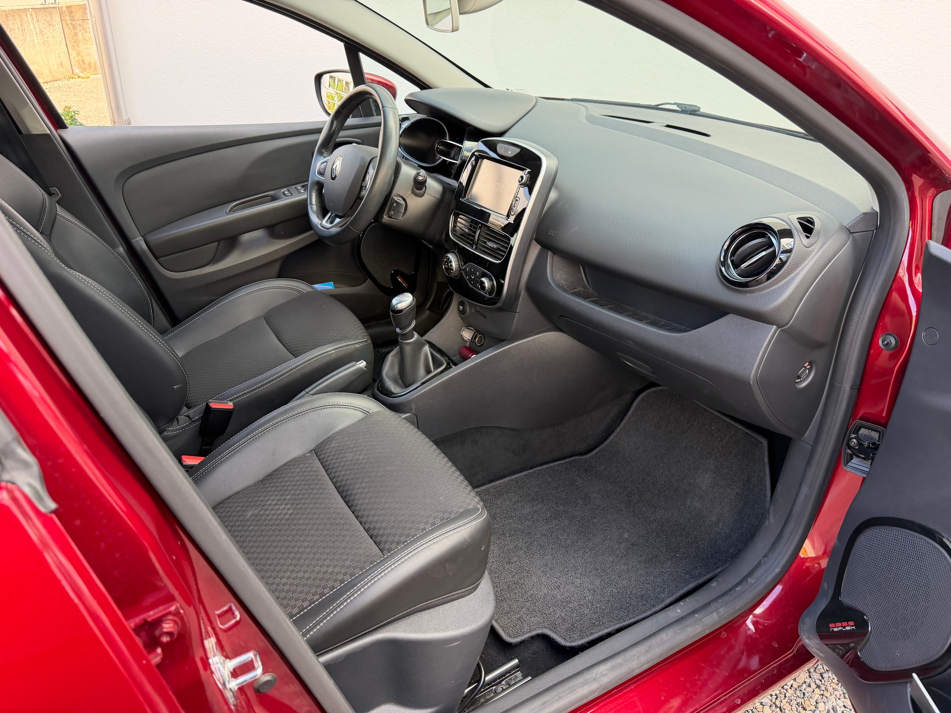 RENAULT Clio 1.2 TCe 120 Intens S/S-image-10