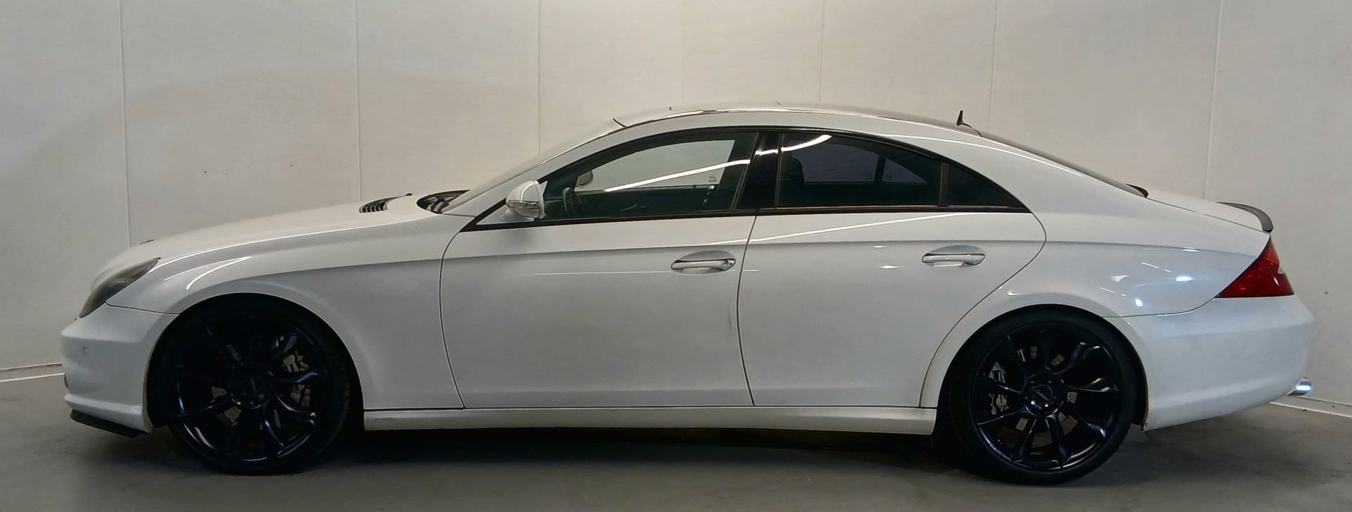 MERCEDES-BENZ CLS 55 AMG Automatic-image-4
