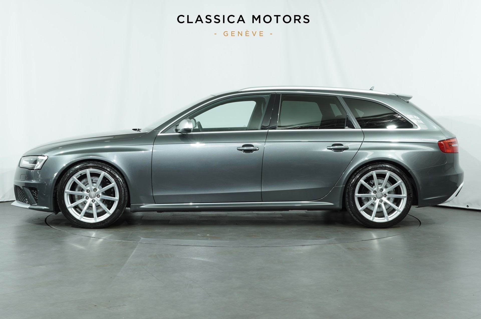 AUDI RS4 Avant 4.2 FSI V8 quattro S-tronic-image-6