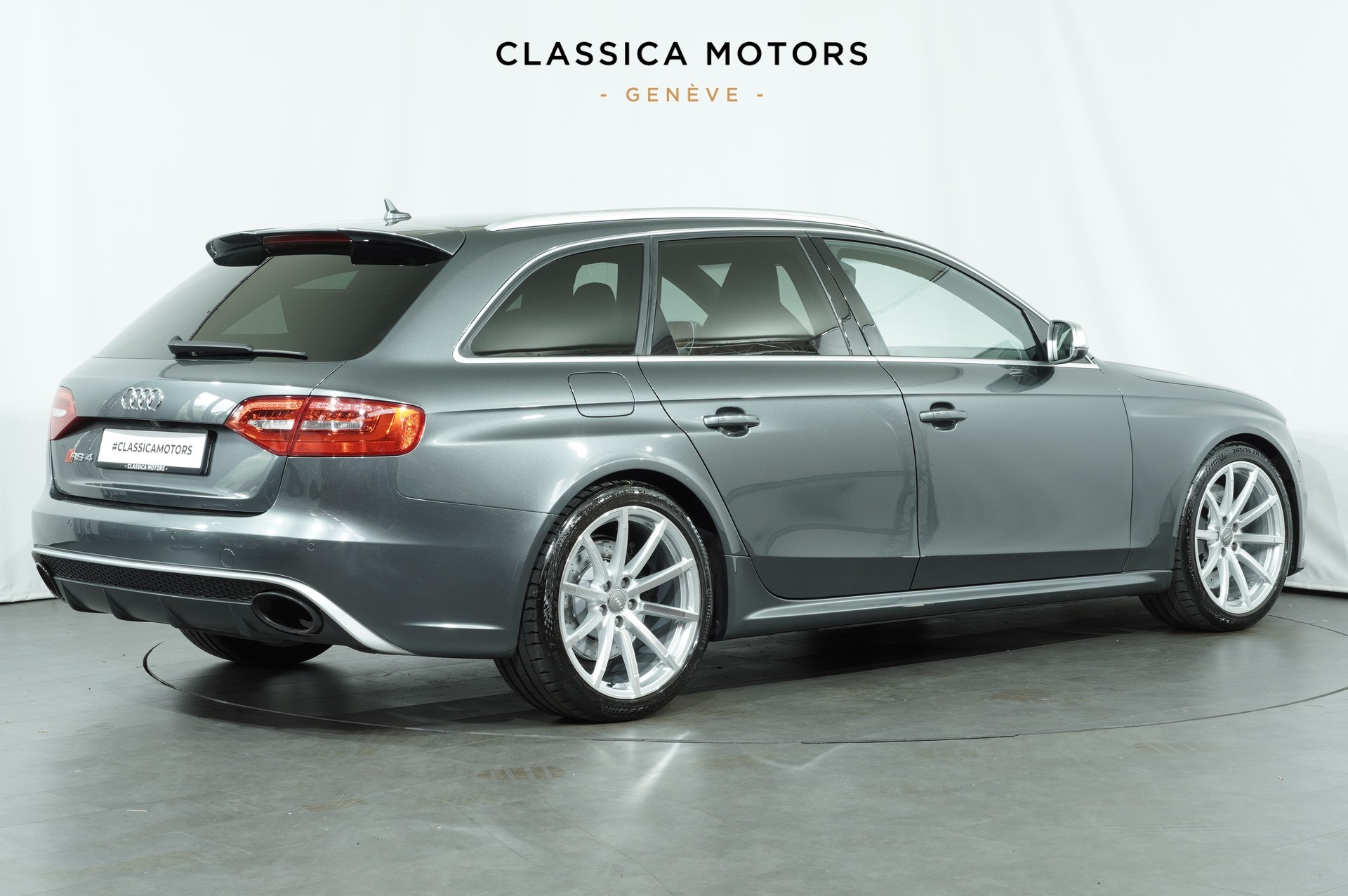 AUDI RS4 Avant 4.2 FSI V8 quattro S-tronic-showroom-element-3