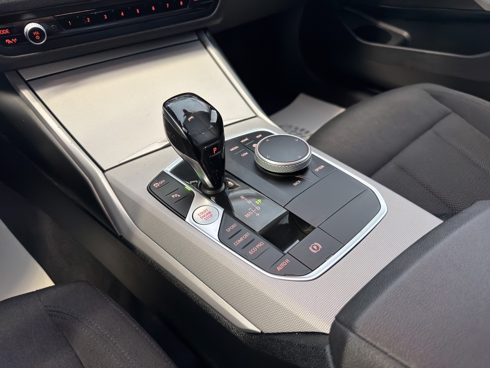 BMW 318d 48V Touring Steptronic-image-7