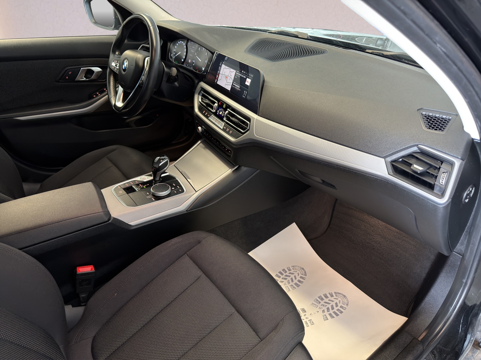 BMW 318d 48V Touring Steptronic-image-15