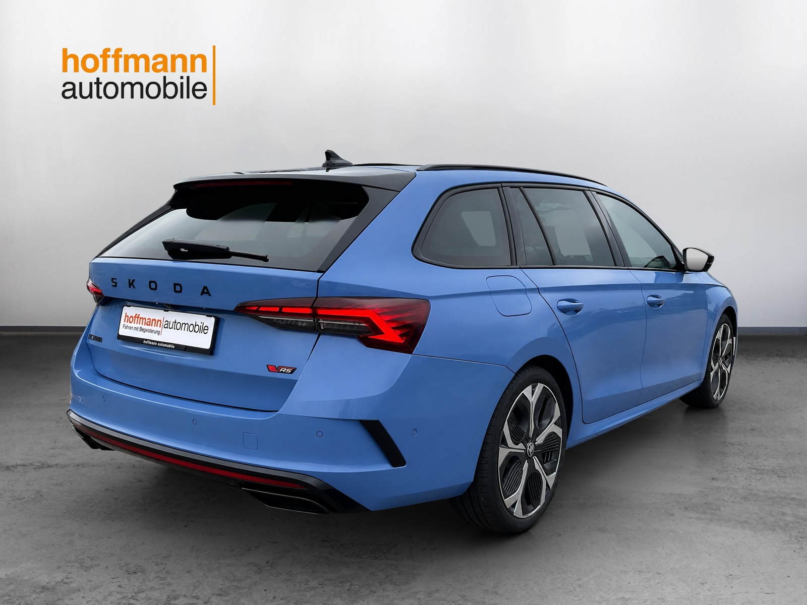 SKODA Octavia Combi 2.0 TSI DSG RS 30 Years Edition-showroom-element-3