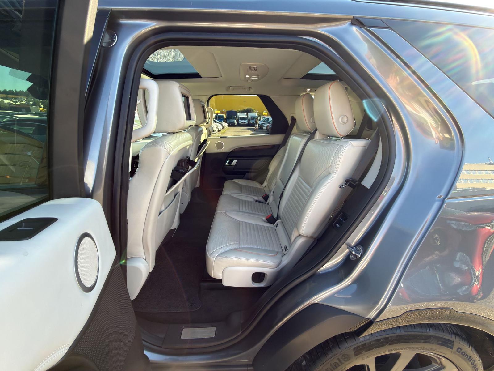 LAND ROVER Discovery 3.0 TDV6 HSE-image-11