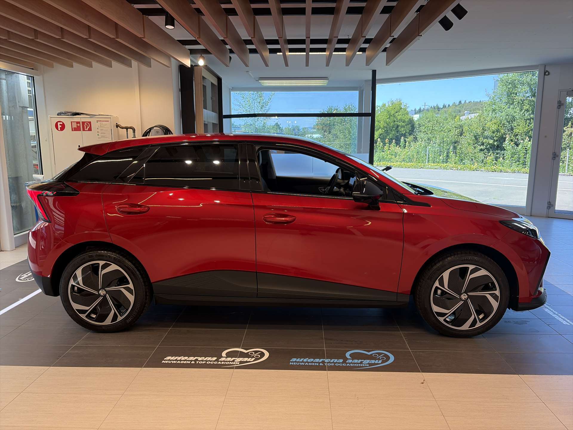 MG 4 EV 64kWh Premium Facelift Automat-image-12