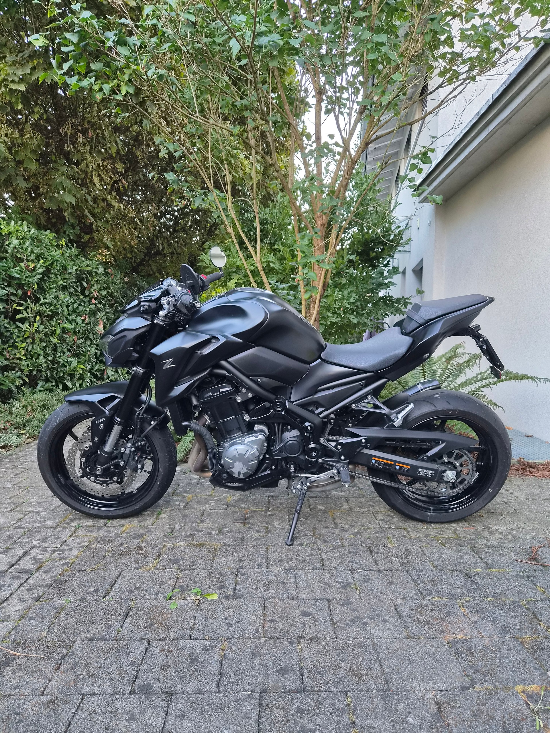 KAWASAKI Z 900-image-5