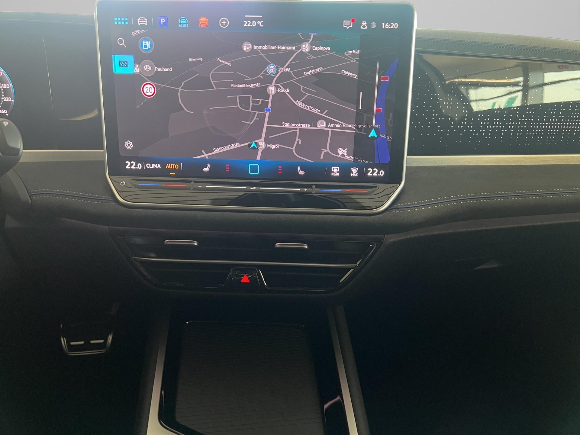 VW Passat Variant 2.0 TDI R-Line DSG 4motion-image-14