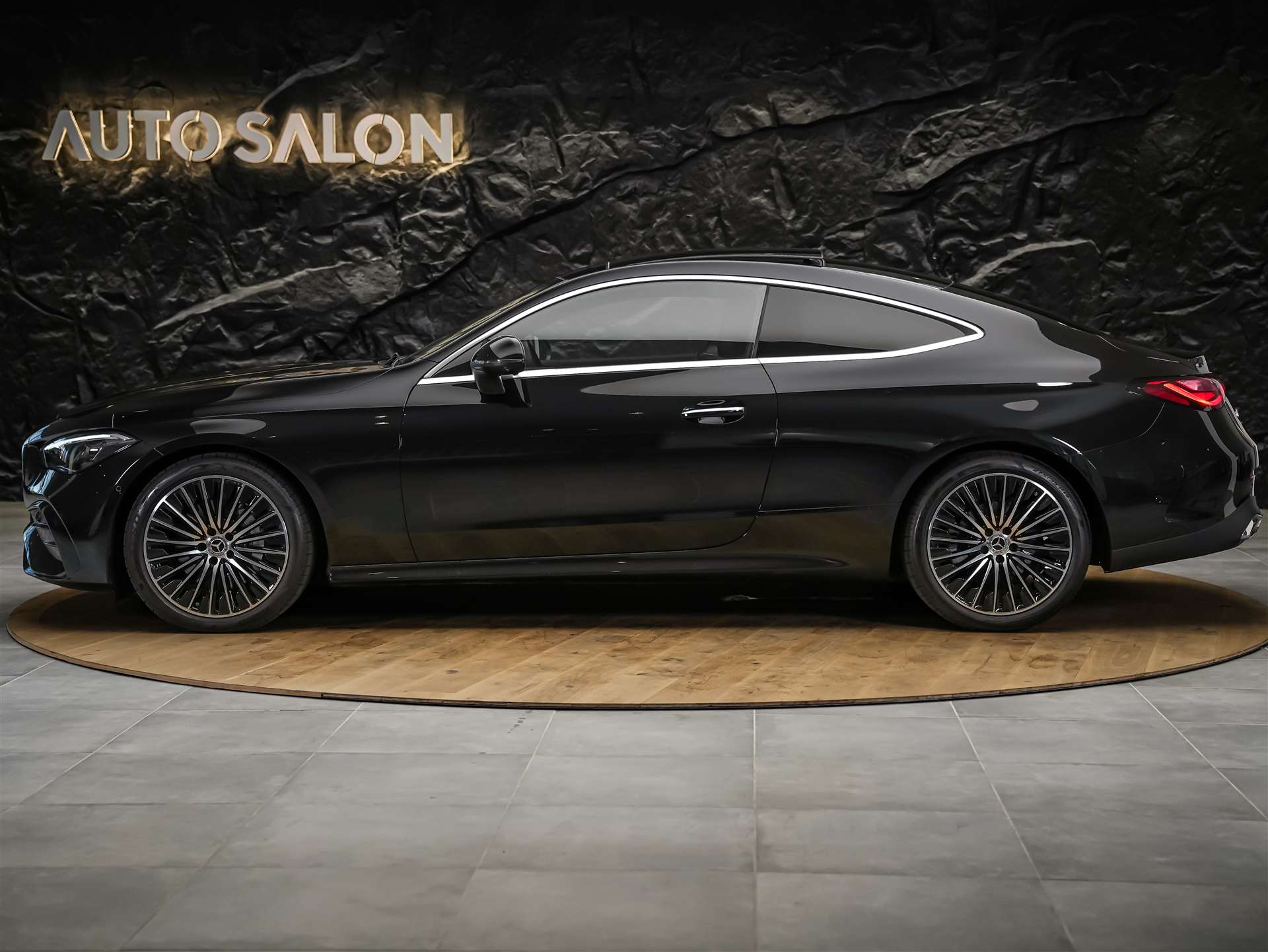 MERCEDES-BENZ CLE 200 AMG Line 4matic Coupé*Panorama*360° Kamera*Werksgarantie*-showroom-element-2