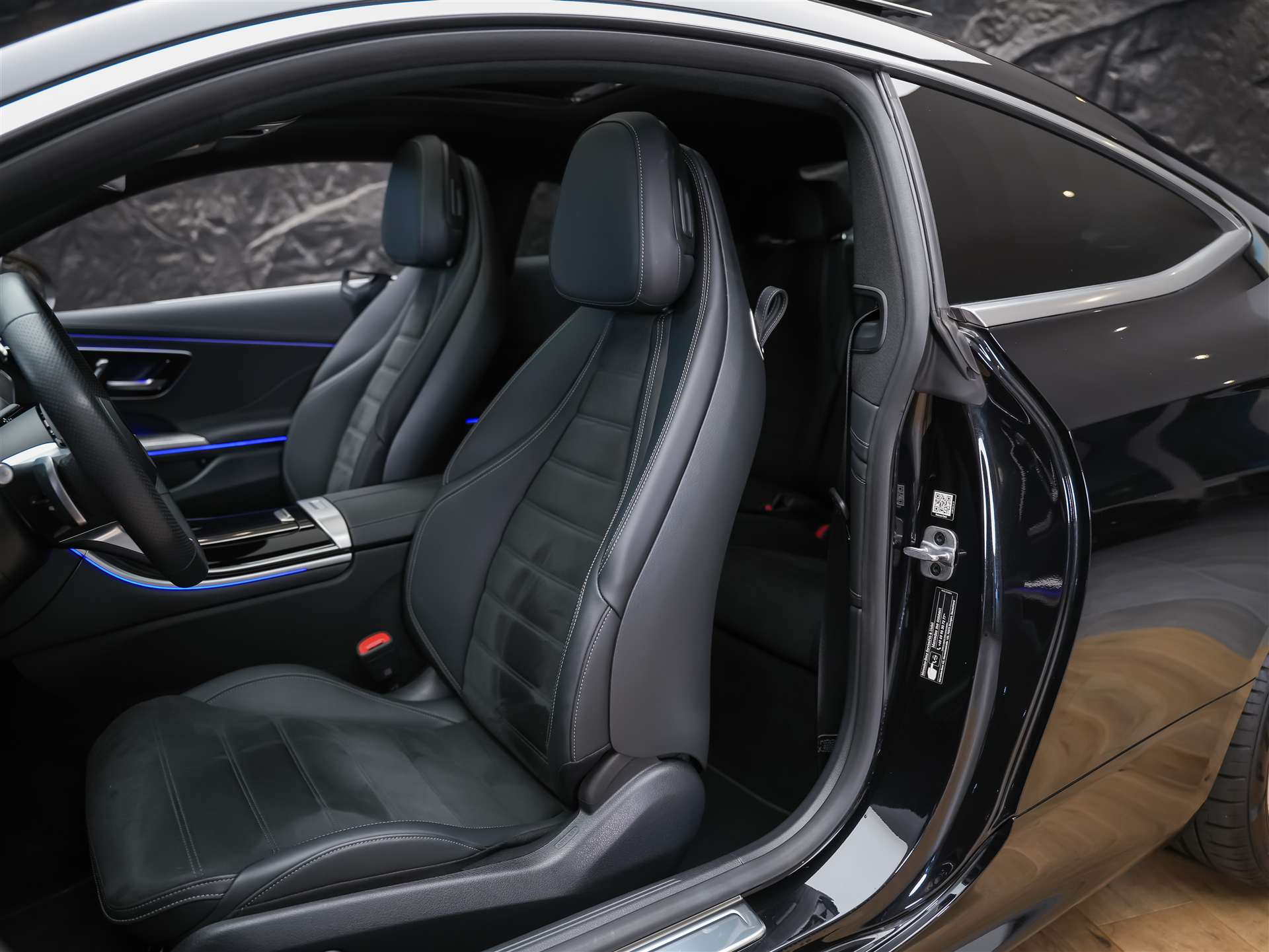 MERCEDES-BENZ CLE 200 AMG Line 4matic Coupé*Panorama*360° Kamera*Werksgarantie*-image-9