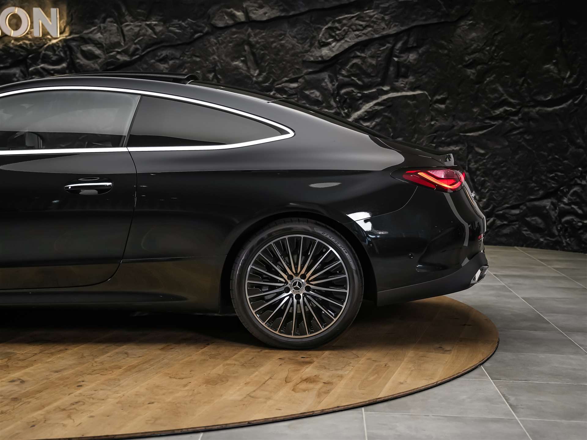 MERCEDES-BENZ CLE 200 AMG Line 4matic Coupé*Panorama*360° Kamera*Werksgarantie*-image-16