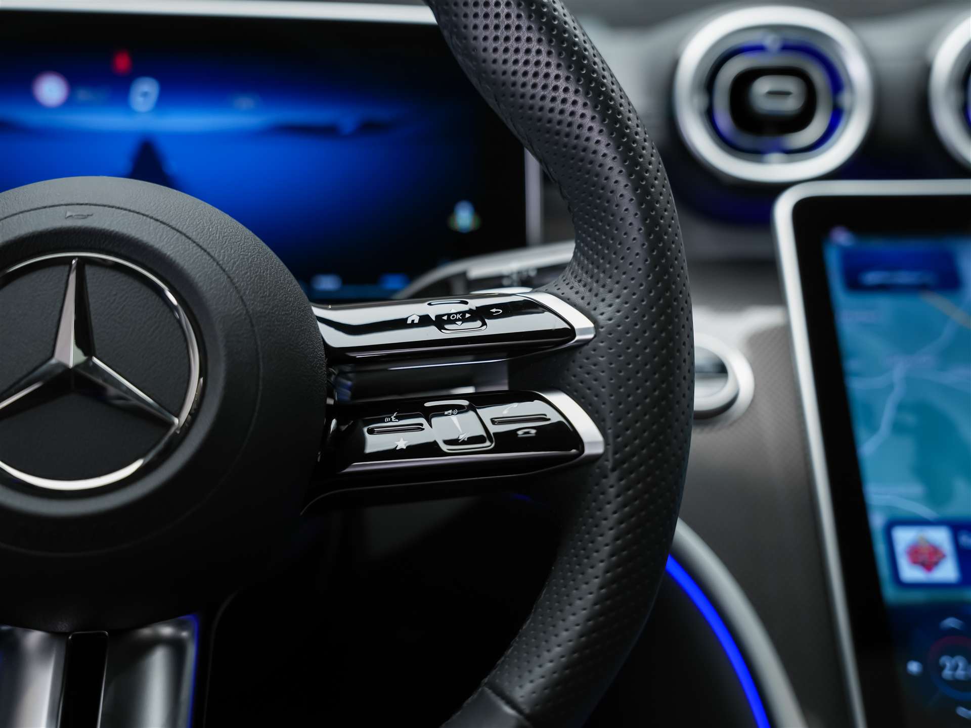 MERCEDES-BENZ CLE 200 AMG Line 4matic Coupé*Panorama*360° Kamera*Werksgarantie*-image-27