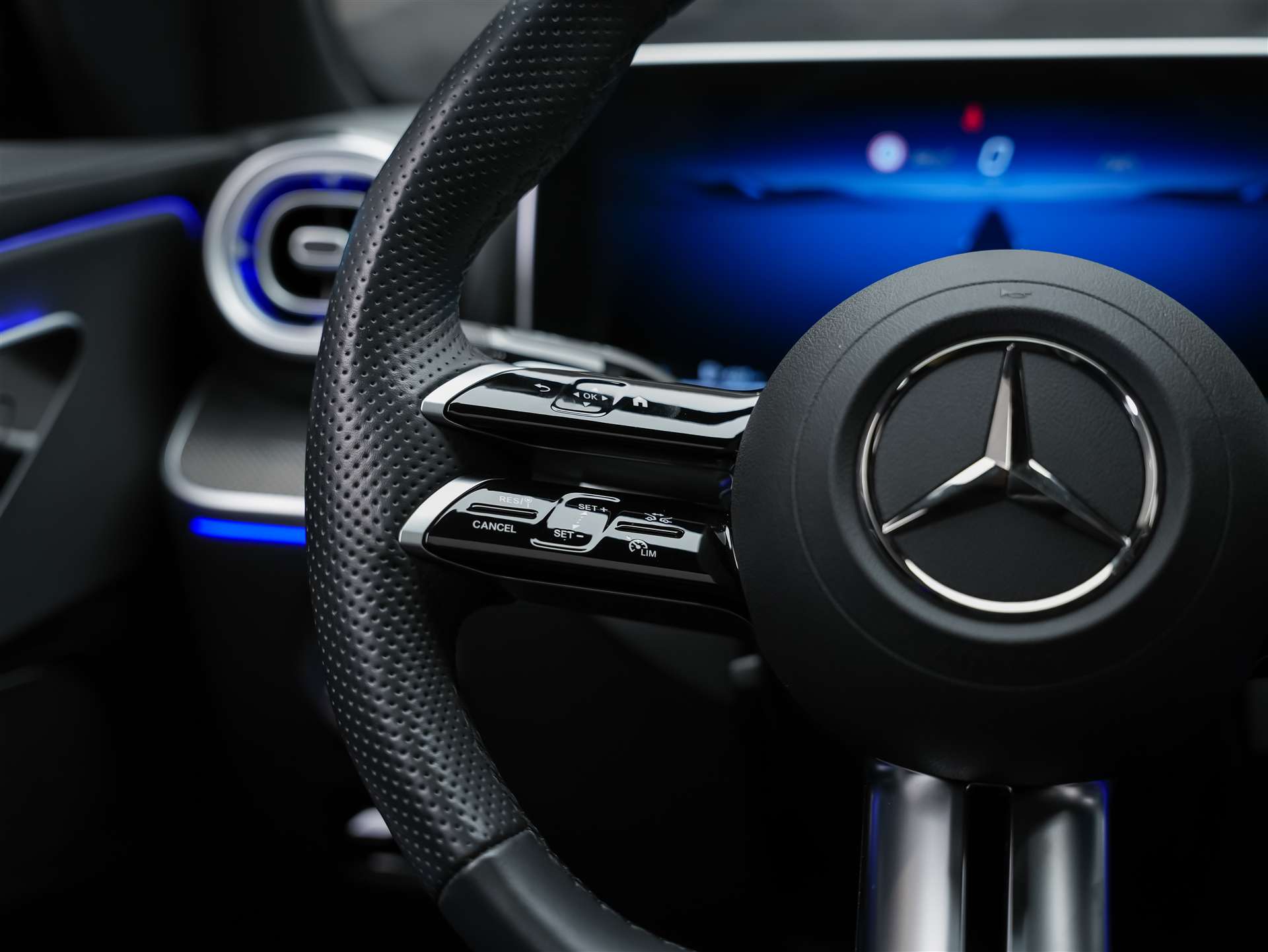 MERCEDES-BENZ CLE 200 AMG Line 4matic Coupé*Panorama*360° Kamera*Werksgarantie*-image-26