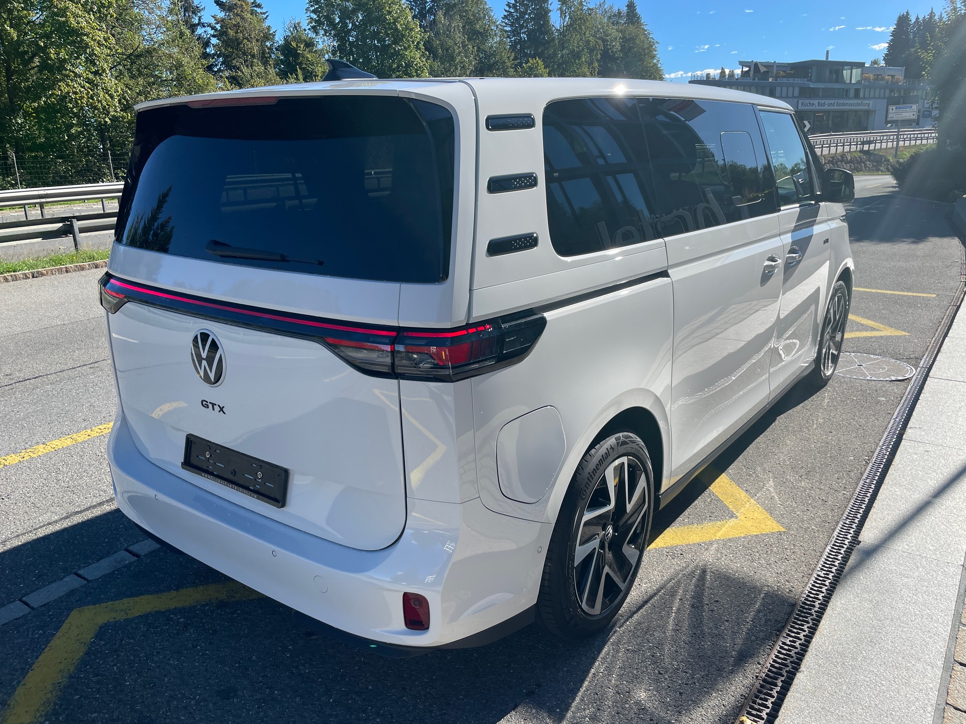 VW ID.Buzz LWB GTX 4 Motion, 7-Sitzer-image-4