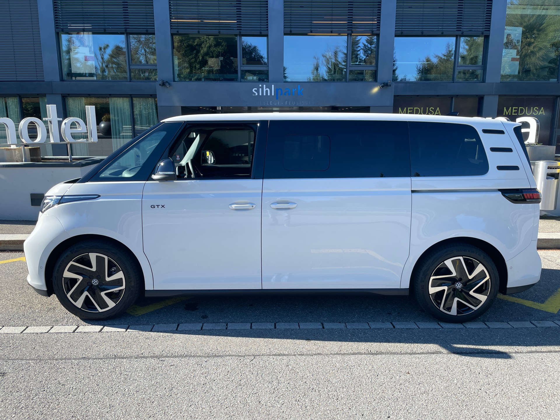 VW ID.Buzz LWB GTX 4 Motion, 7-Sitzer-image-9