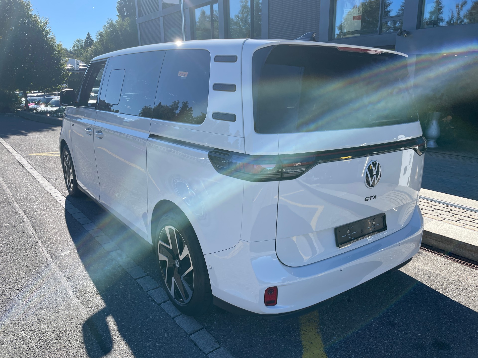 VW ID.Buzz LWB GTX 4 Motion, 7-Sitzer-image-7