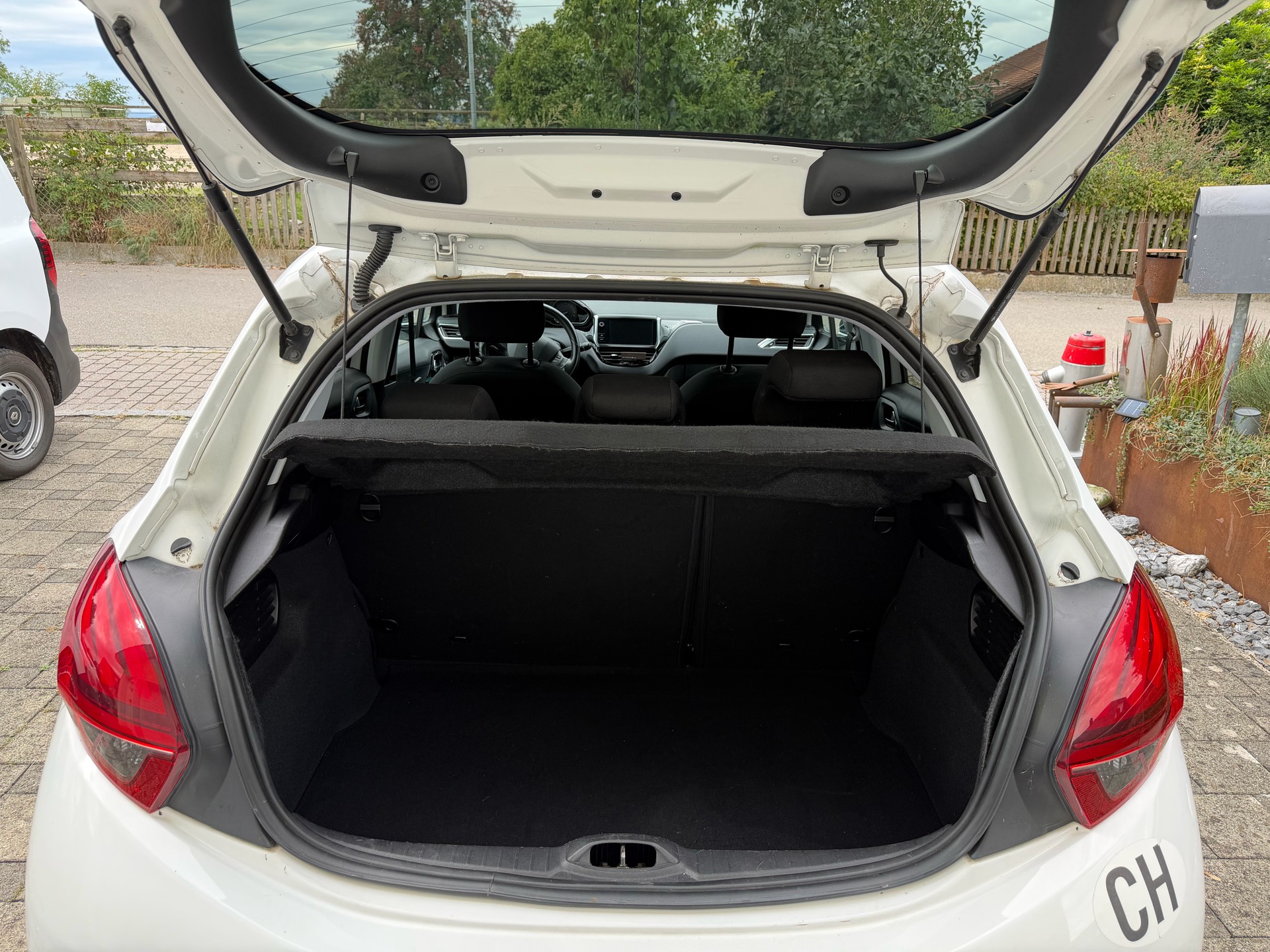 PEUGEOT 1.2 PureTech Allure S/S-image-4