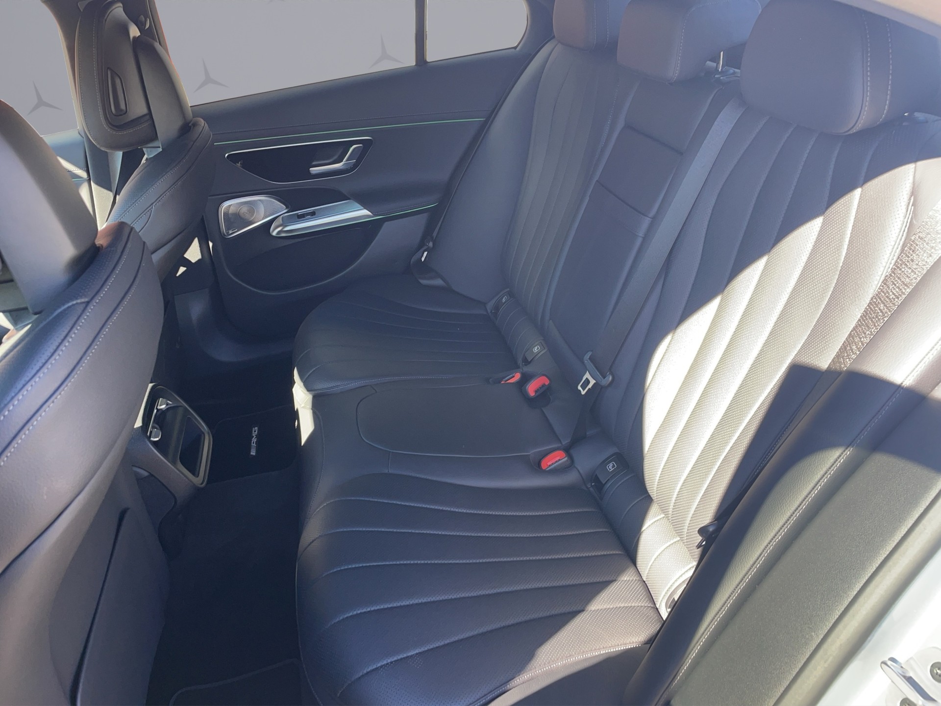 MERCEDES-BENZ E 200 AMG Line 4matic-image-12