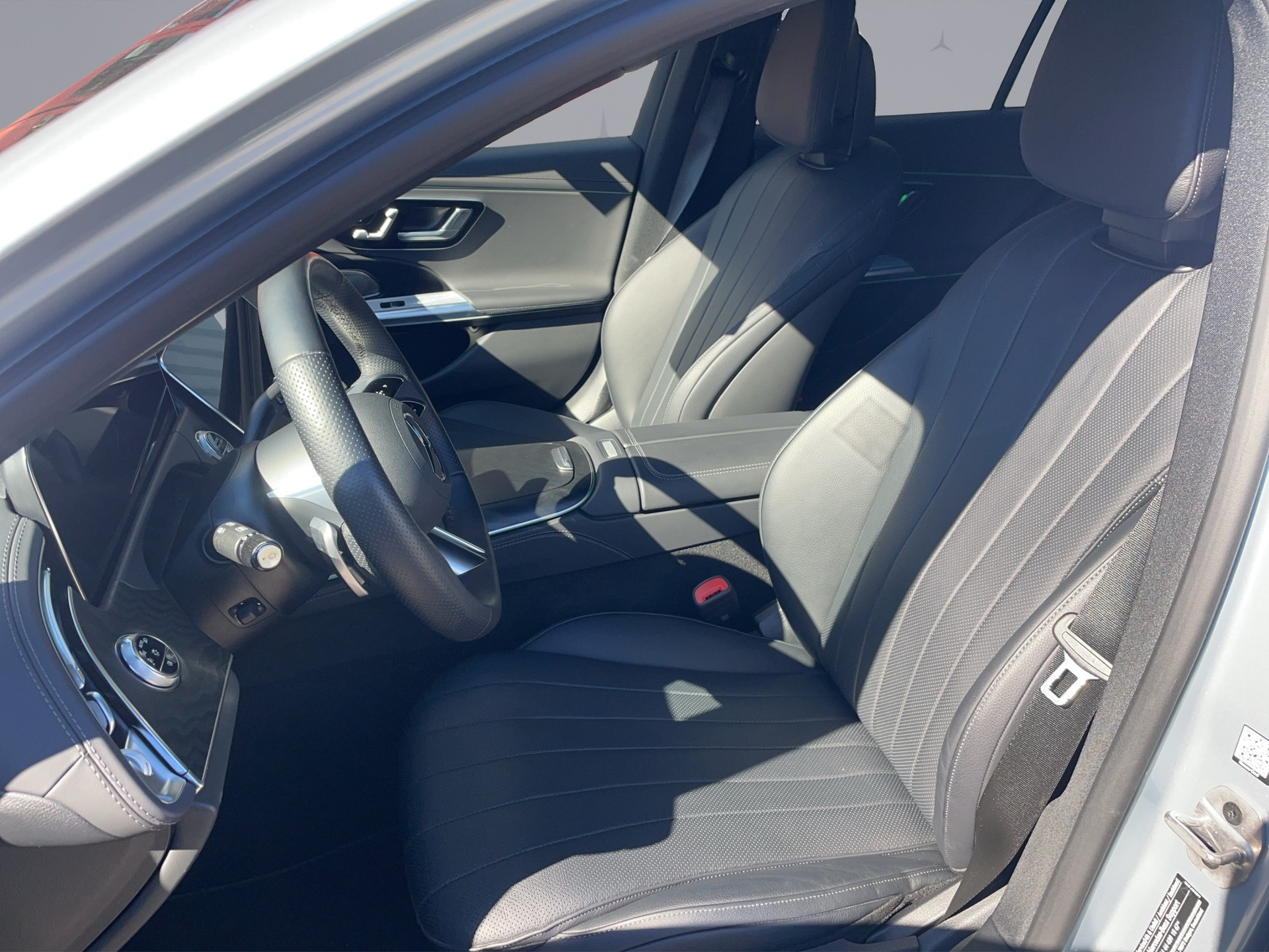 MERCEDES-BENZ E 200 AMG Line 4matic-image-9