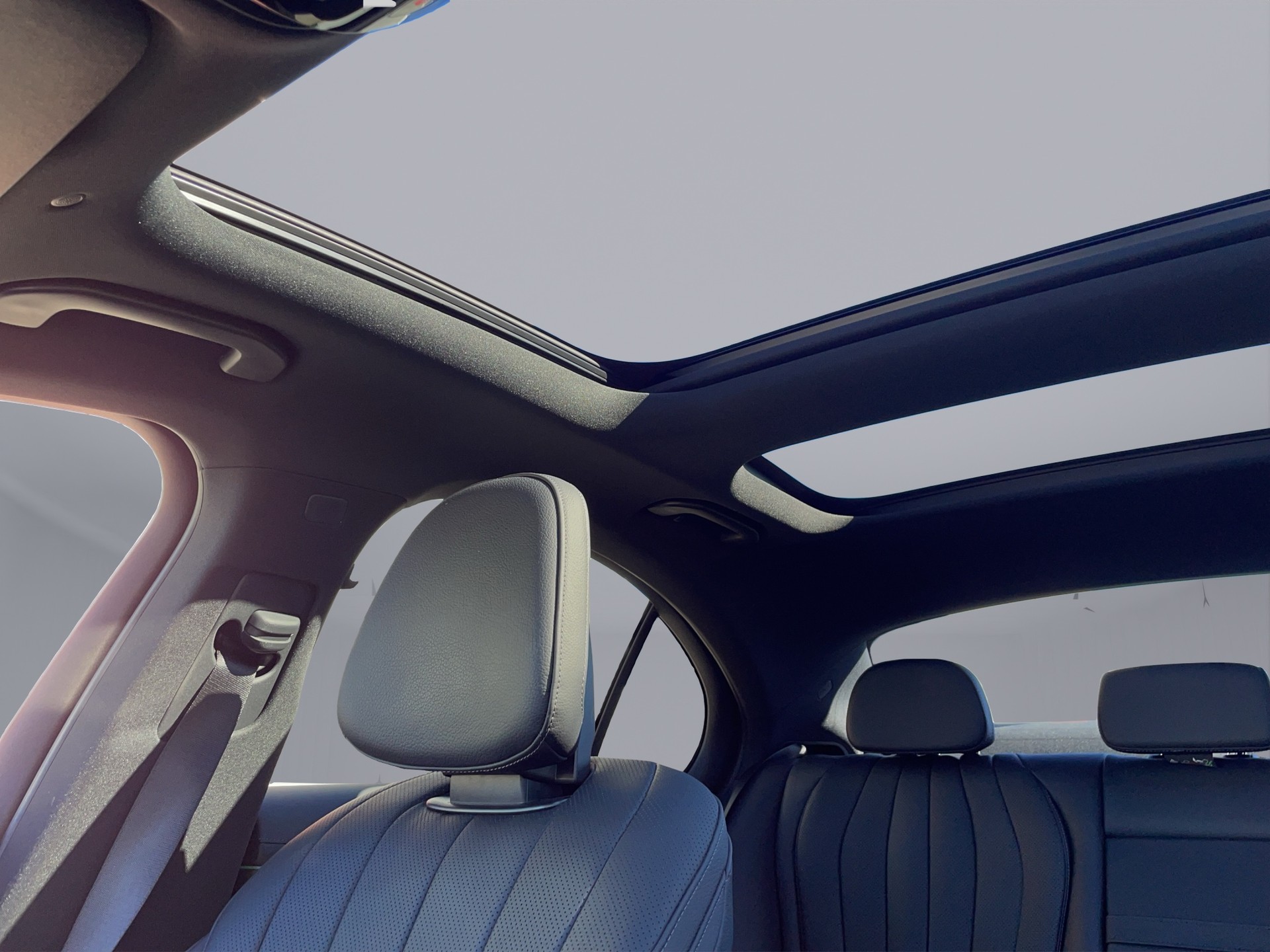MERCEDES-BENZ E 200 AMG Line 4matic-image-19
