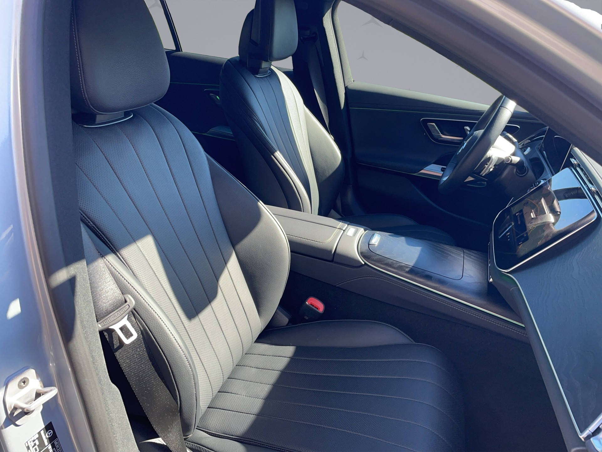 MERCEDES-BENZ E 200 AMG Line 4matic-image-16