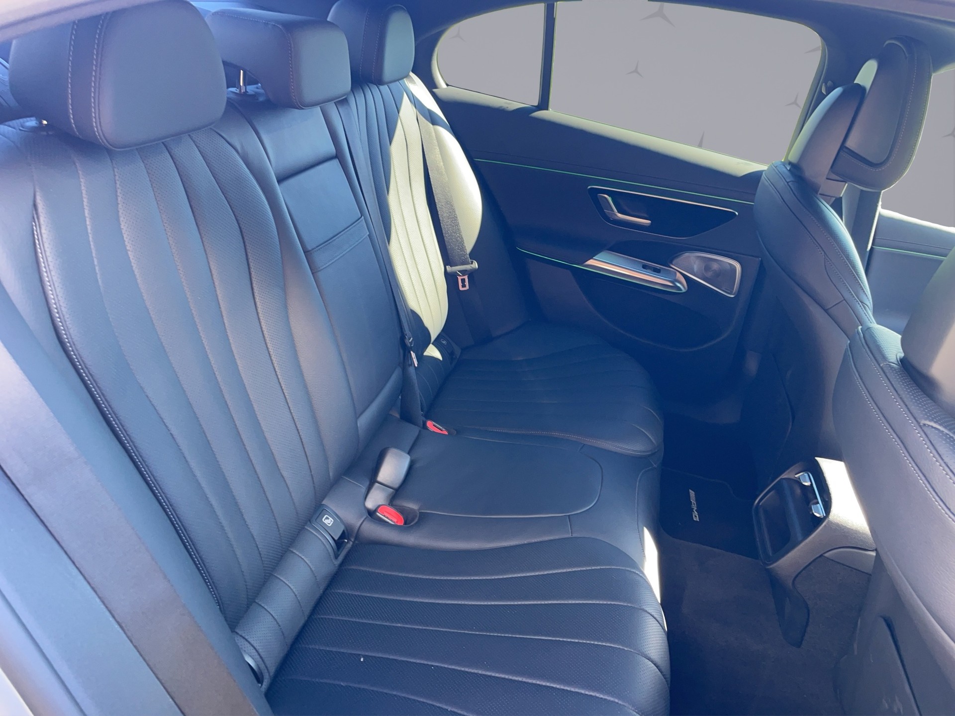 MERCEDES-BENZ E 200 AMG Line 4matic-image-17