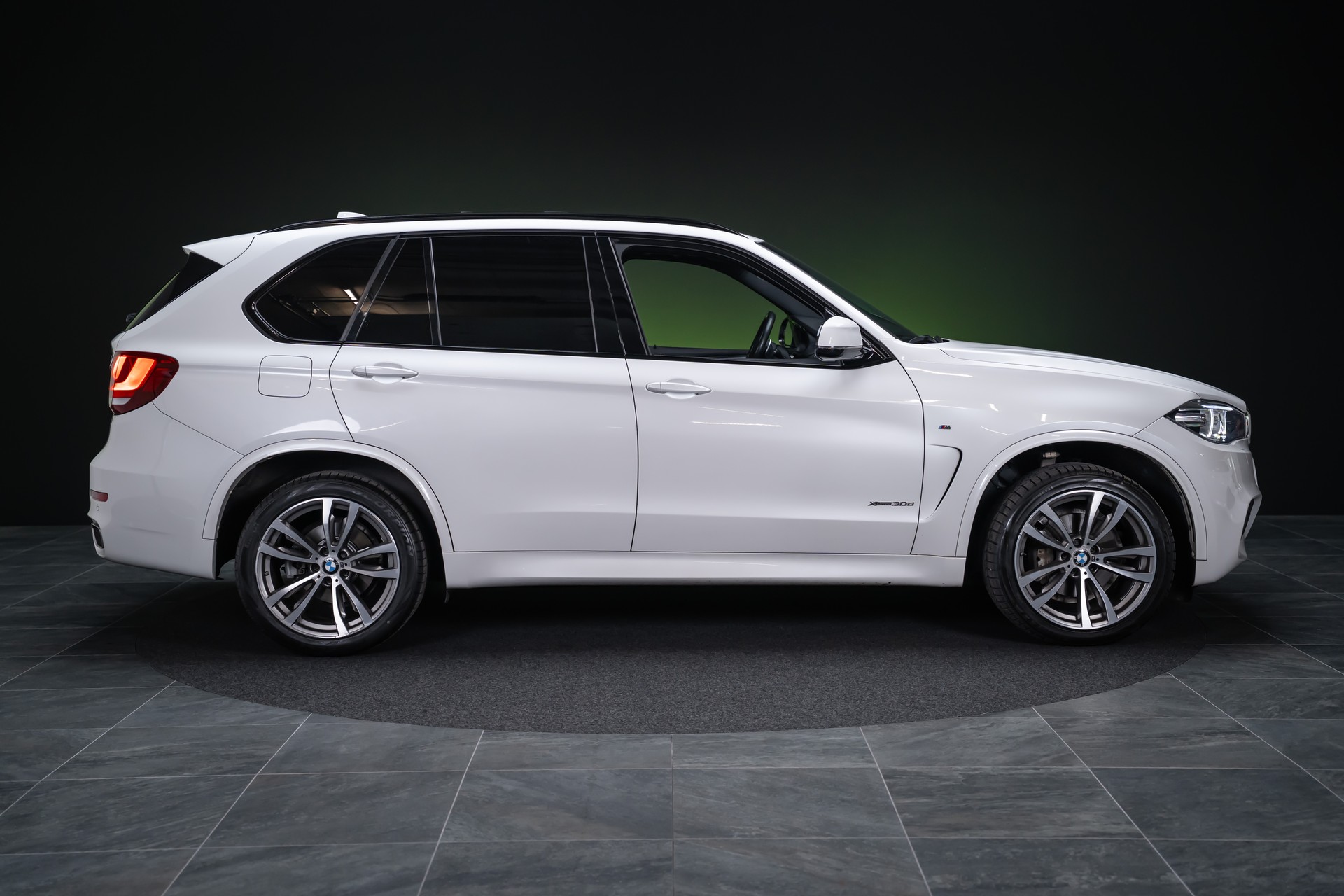 BMW X5 30d xDrive SAG M Sport / 7 Sitzer / Panorama / HeadUp-showroom-element-3
