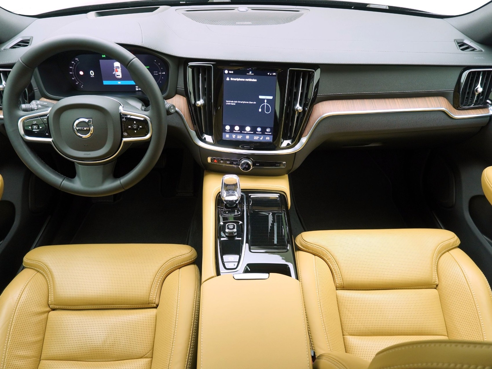 VOLVO V60 2.0 T8 TE Ultimate Bright eAWD-image-16