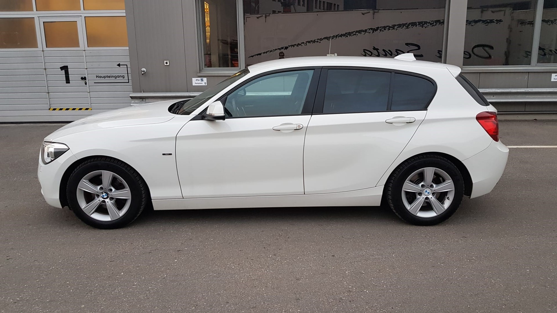 BMW 120d Sport Line-image-4