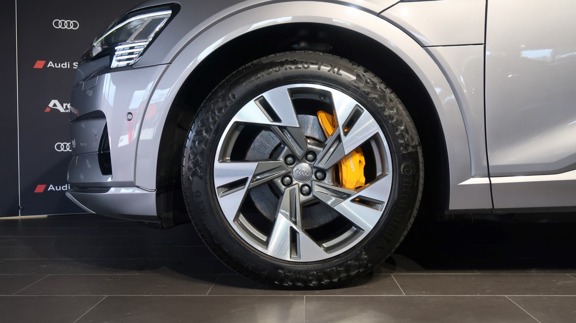 AUDI e-tron 55 Advanced quattro-showroom-element-2