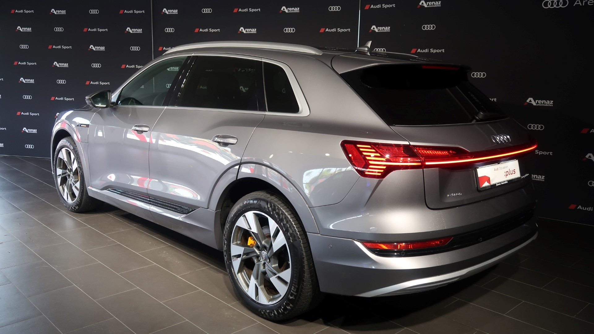 AUDI e-tron 55 Advanced quattro-showroom-element-1