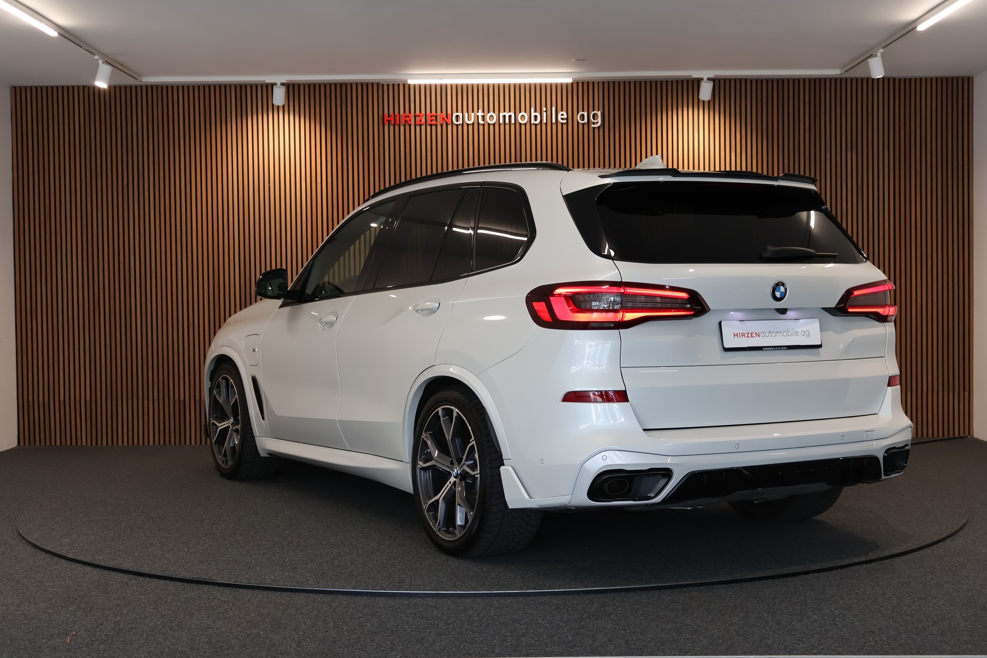 BMW X5 xDrive45e M Sport Steptronic-showroom-element-2
