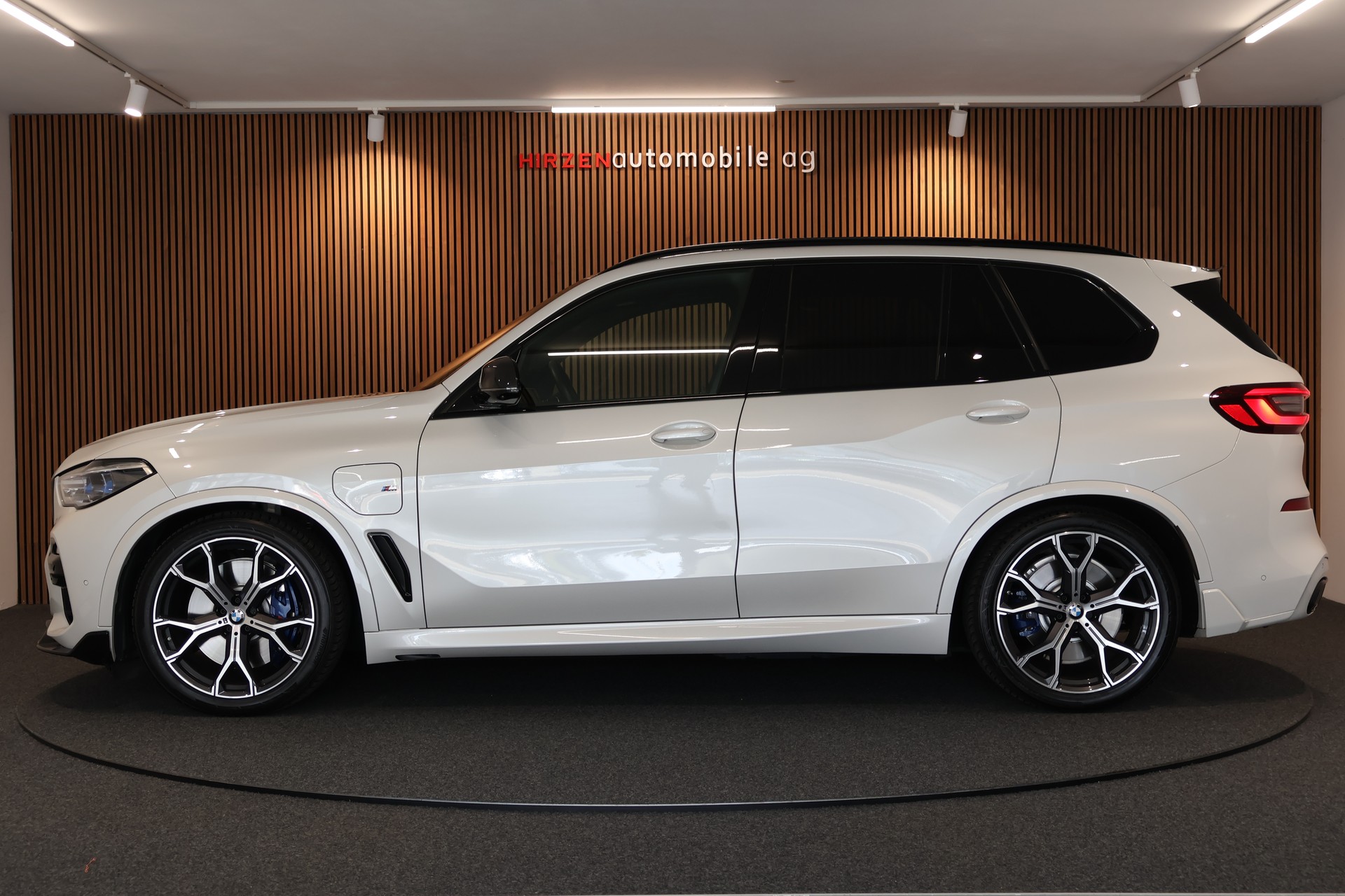 BMW X5 xDrive45e M Sport Steptronic-showroom-element-1