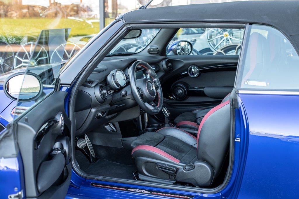 MINI Cooper JCW Cabriolet-image-11