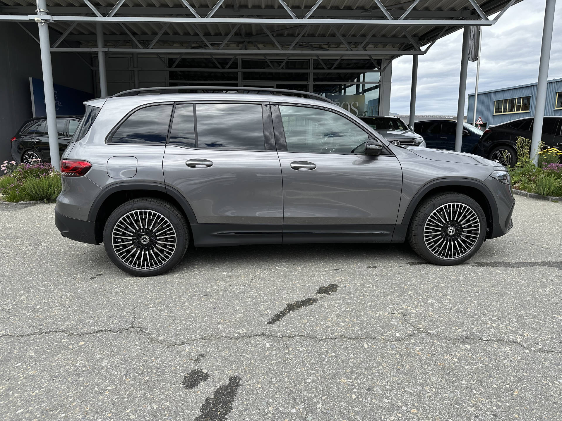 MERCEDES-BENZ EQB 350 AMG Line 4matic-showroom-element-1