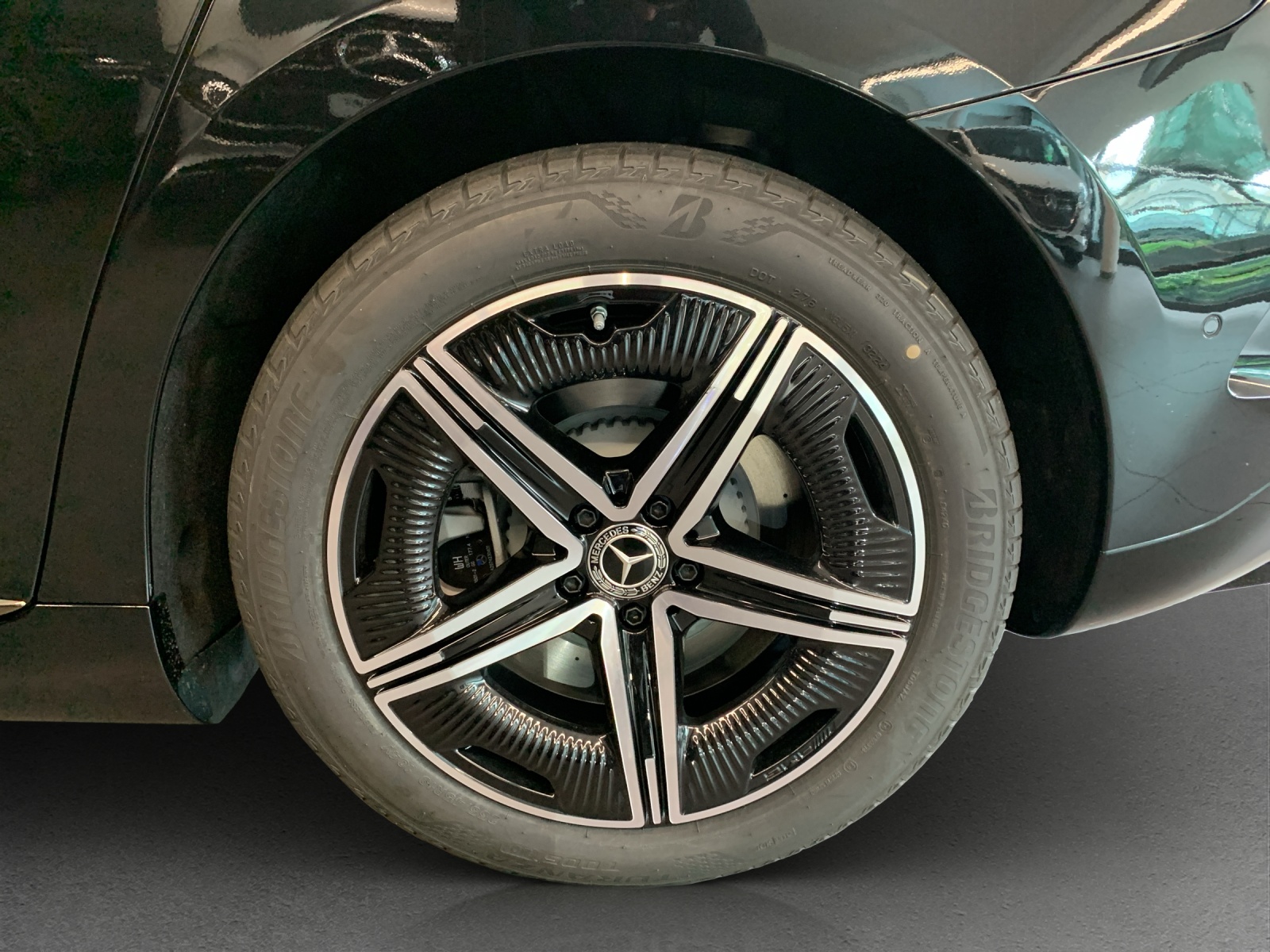 MERCEDES-BENZ EQE 500 4 Matic Executive Edition-image-12