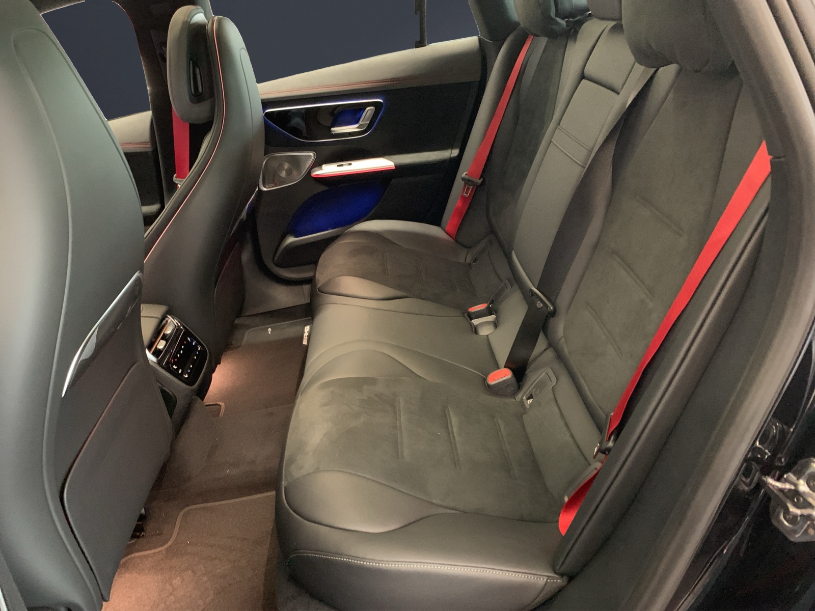 MERCEDES-BENZ EQE 500 4 Matic Executive Edition-image-10
