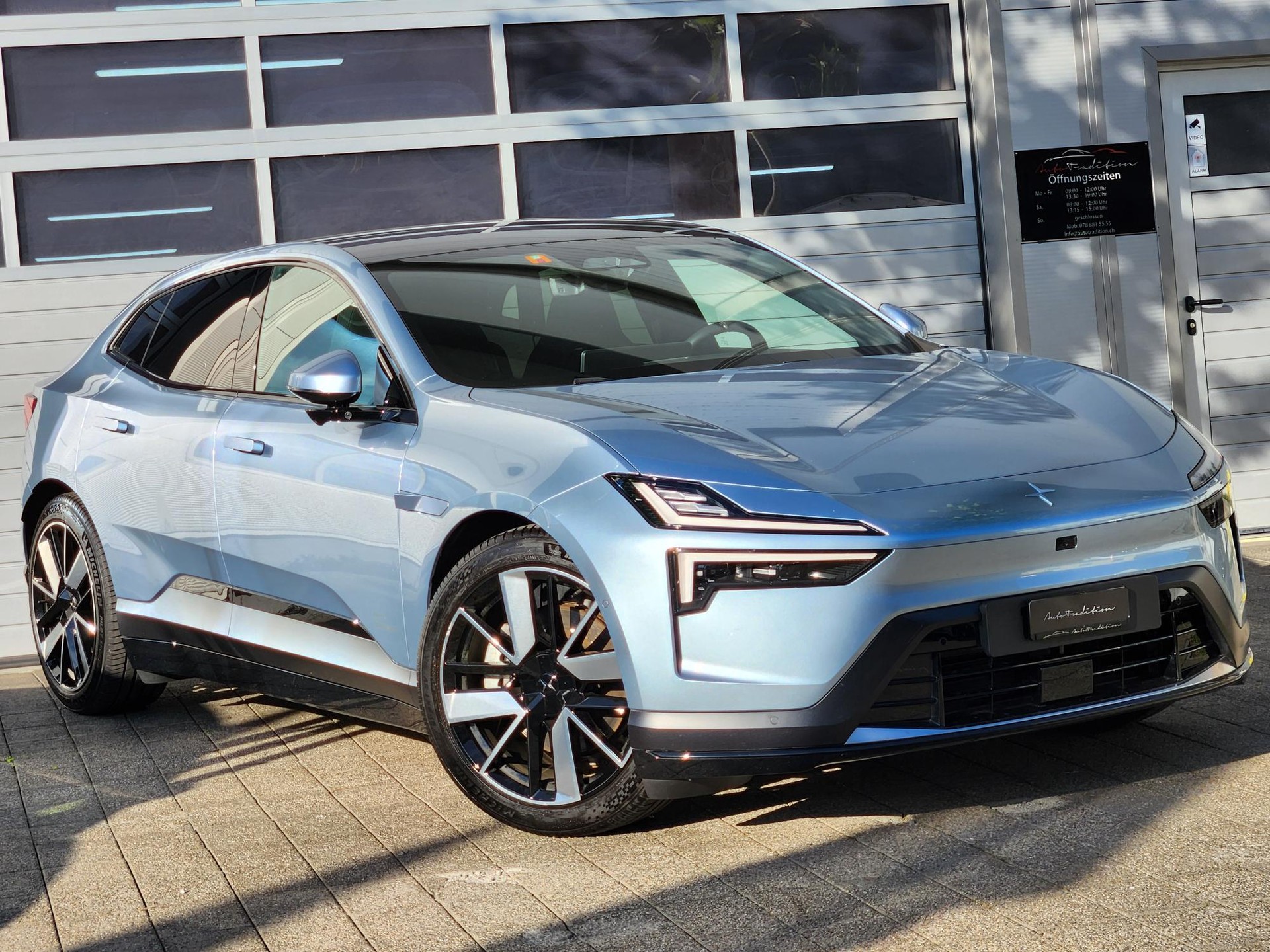 POLESTAR Polestar 4 Long Range Single 100kWh ** GRATIS SERVICE - GLASDACH - PILOT PAKET - HARMAN KARDON SOUND - GARANTIE BIS 07.2034 **-showroom-element-1