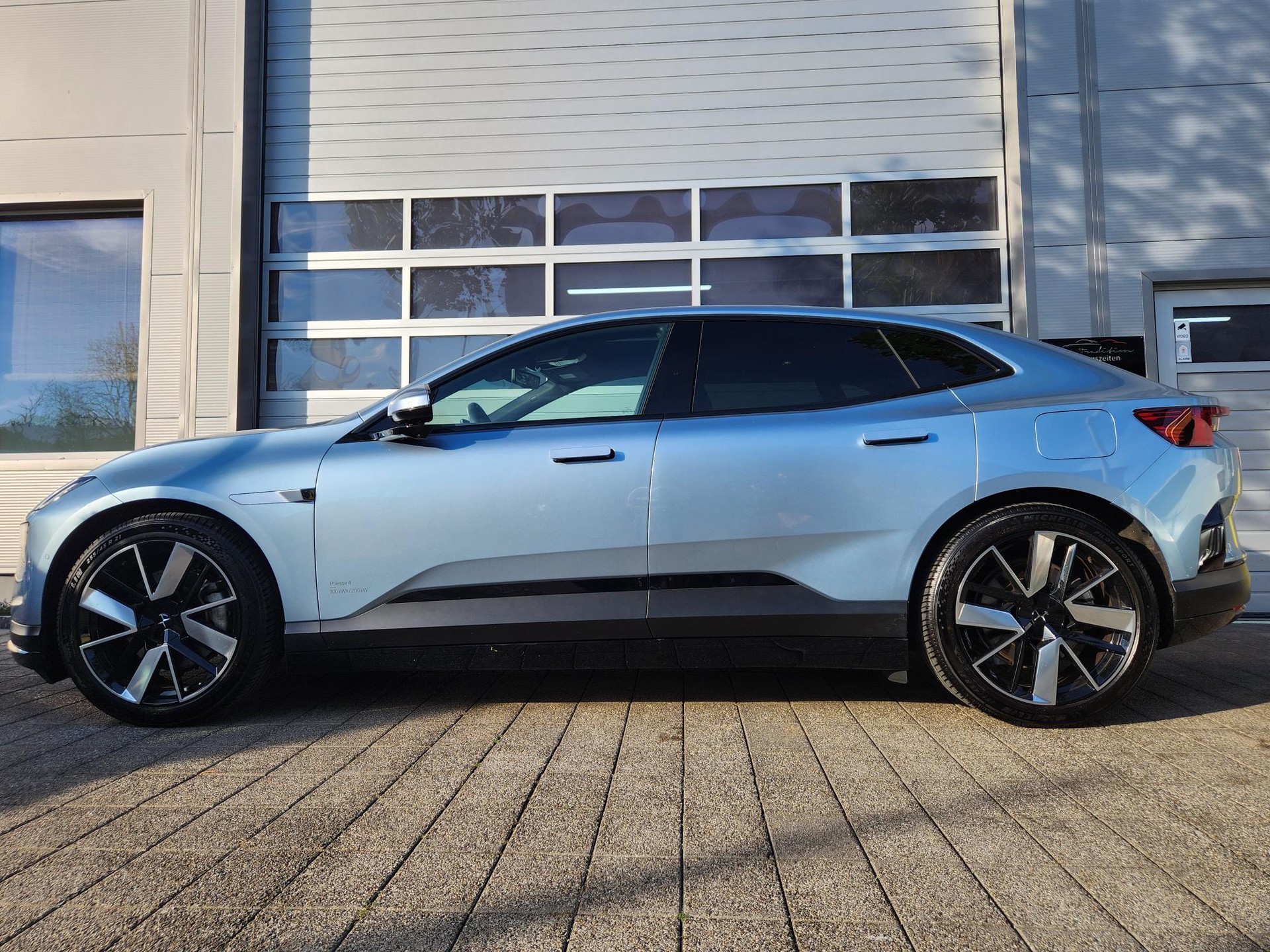 POLESTAR Polestar 4 Long Range Single 100kWh ** GRATIS SERVICE - GLASDACH - PILOT PAKET - HARMAN KARDON SOUND - GARANTIE BIS 07.2034 **-showroom-element-2