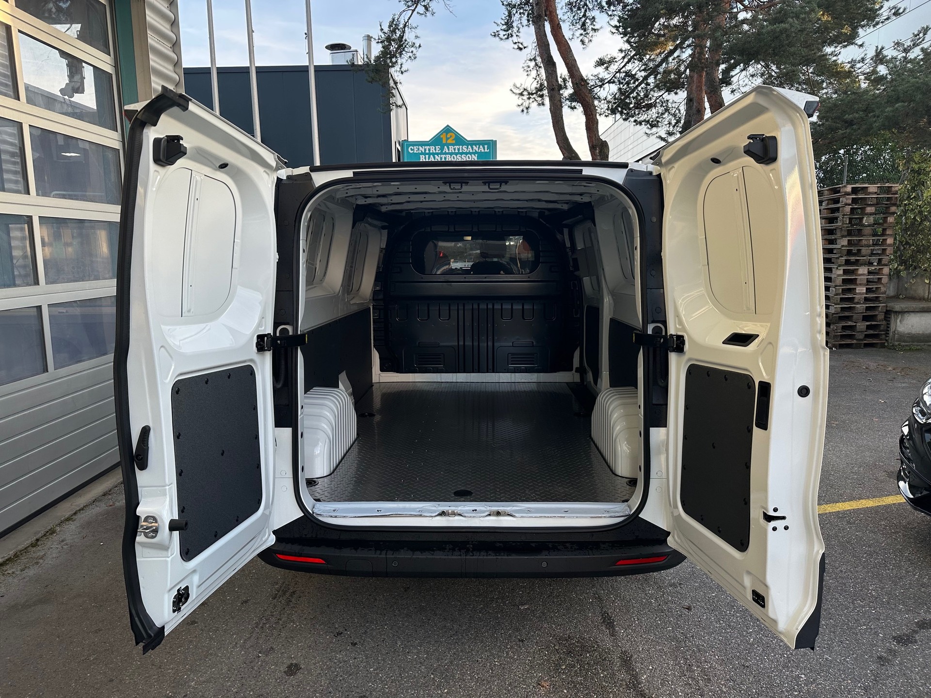 MAXUS Deliver 7 2.0D L2-image-6
