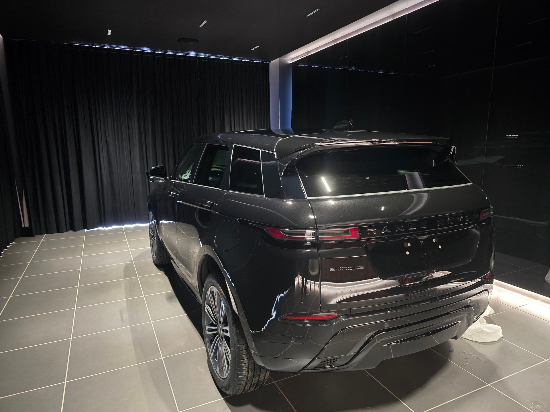 LAND ROVER Range Rover Evoque 2.0 D 200 Autobiography-showroom-element-2