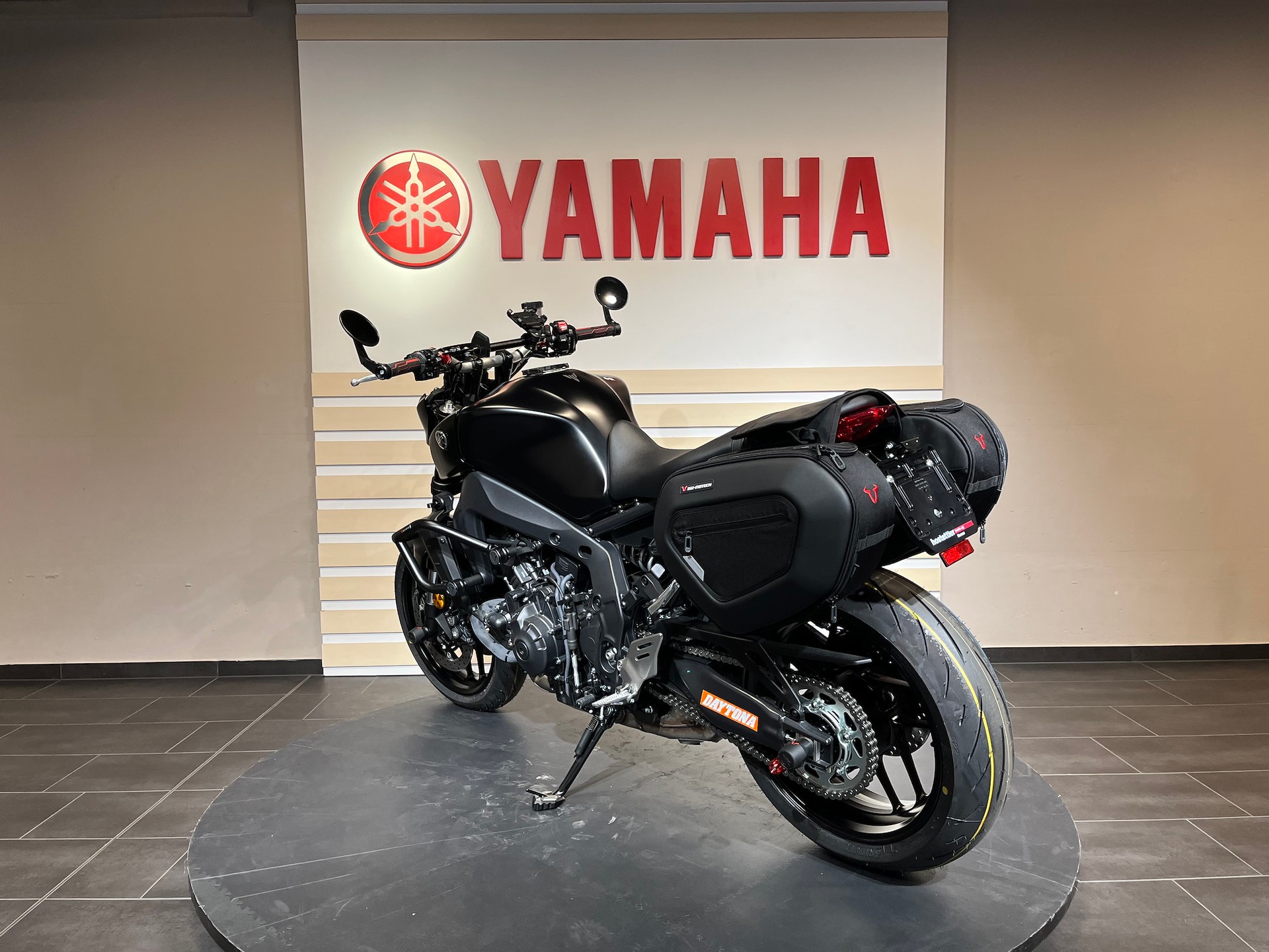 YAMAHA MT-09 Motochic Edition-image-4