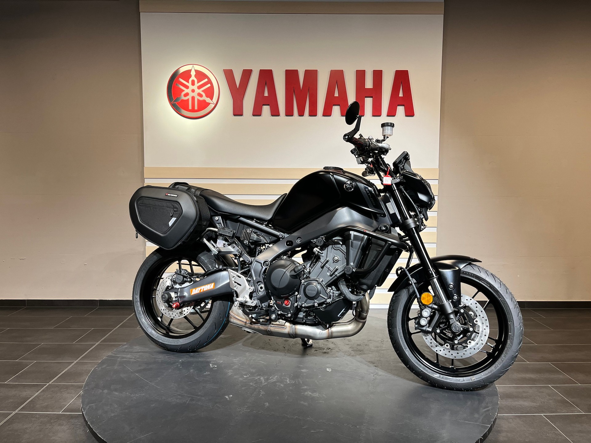 YAMAHA MT-09 Motochic Edition-image-1