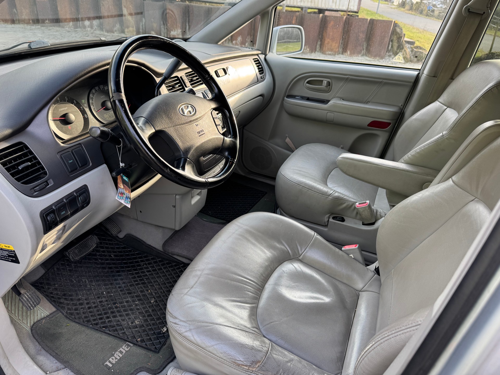 HYUNDAI Trajet 2.7 V6 GLS Automatic-image-6
