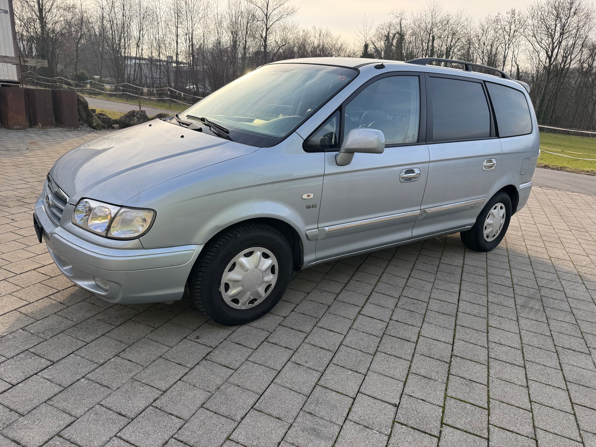 HYUNDAI Trajet 2.7 V6 GLS Automatic-image-1